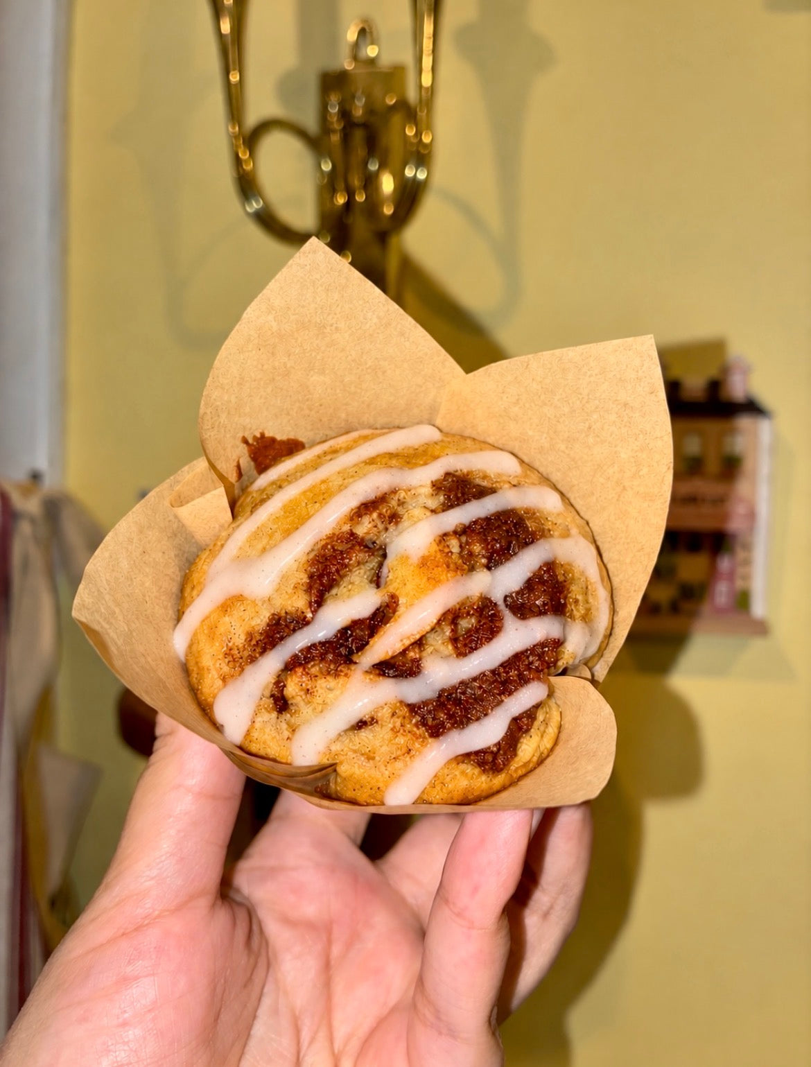 Muffins CINNAMON ROLL OR CHOCOLATE (Local Preorder Only)